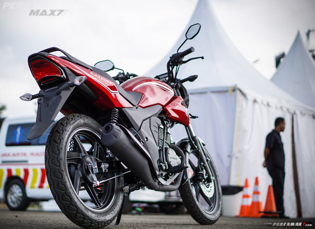 Ảnh chi tiết Honda CB150R Verza vừa ra mắt